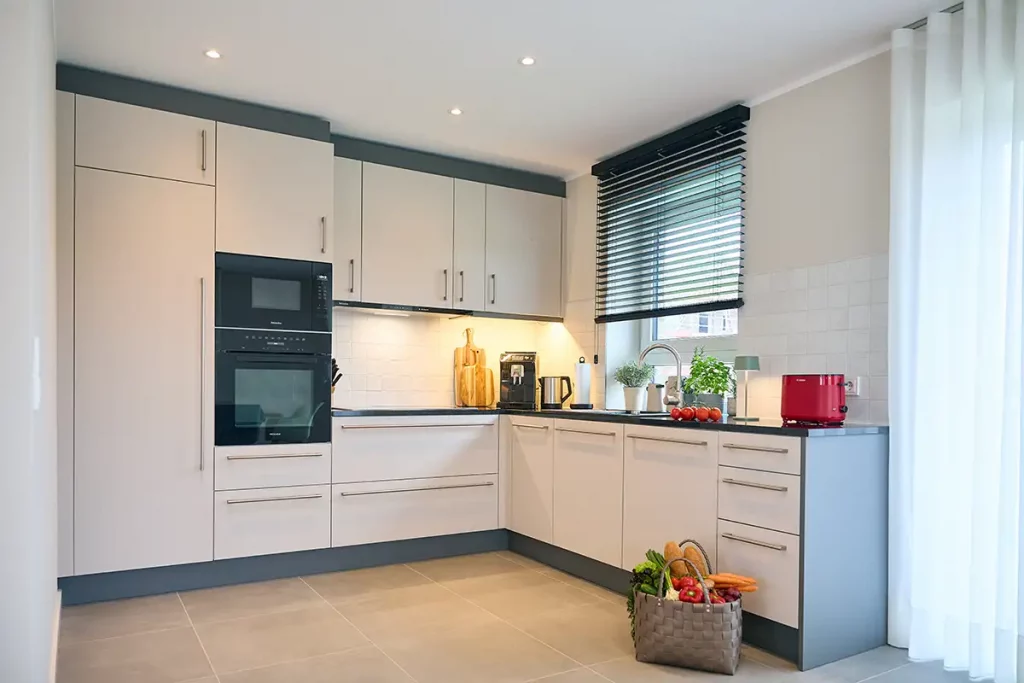 Moderne und hochwertig eingerichtete Küche der ButjaPark-Ferienvilla "AK-10"